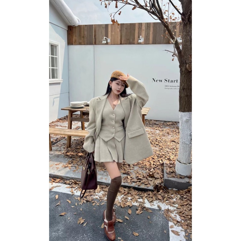 Shpmishal Set Tre Pezzi di Alt - Winter Clothing Design recensione e prezzo