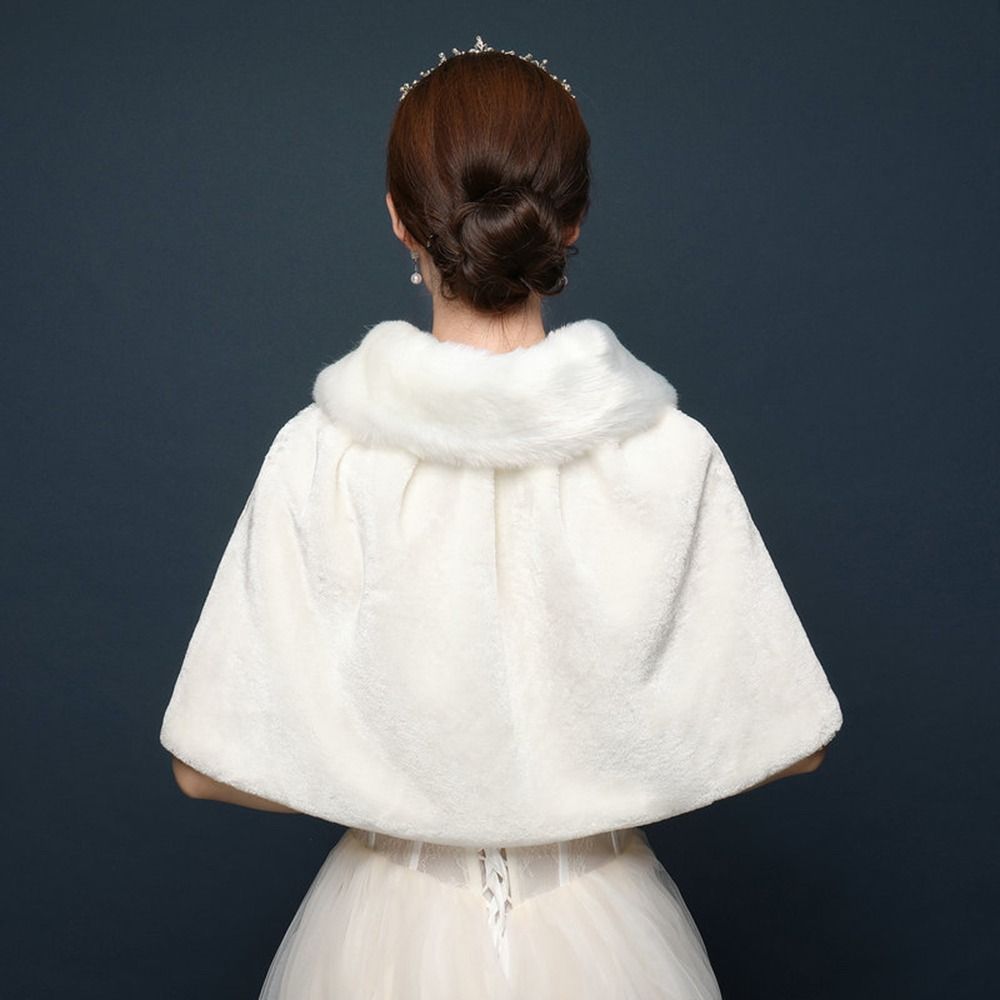 Stola avvolgente in peluche ad - Winter Clothing Design recensione e prezzo